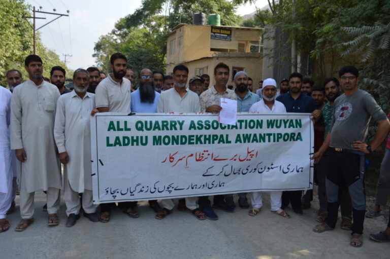 Wuyan-Khrew Stone Quarry Association Organizes Peaceful Sit-In Over Ban on Mineral Extraction
