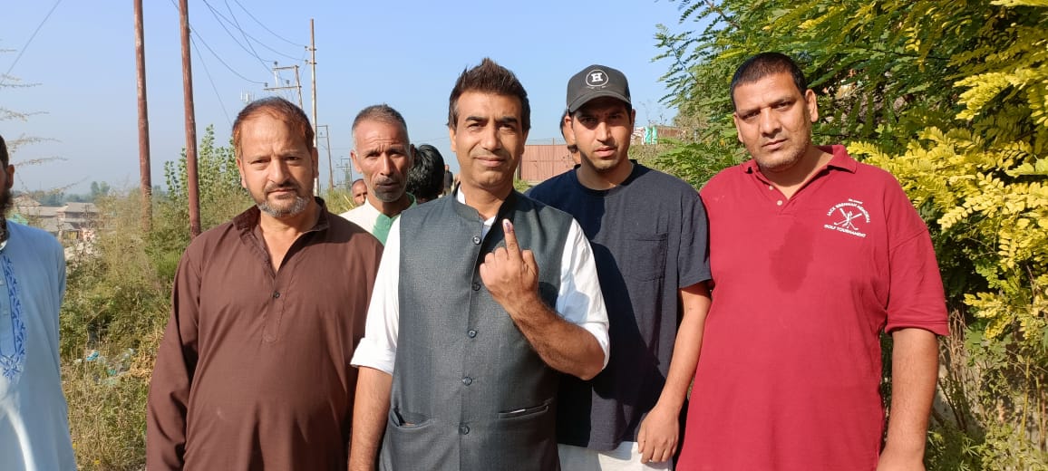 Dr. Bilal Ahmad Bhat Casts His First Vote in 47 Years, Running as Independent Candidate in Pampore Constituency