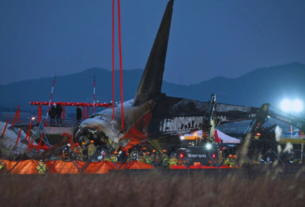 Jeju Air Crash: Survivor Recalls Awakening to Rescue, Staff Prioritize Trauma Care