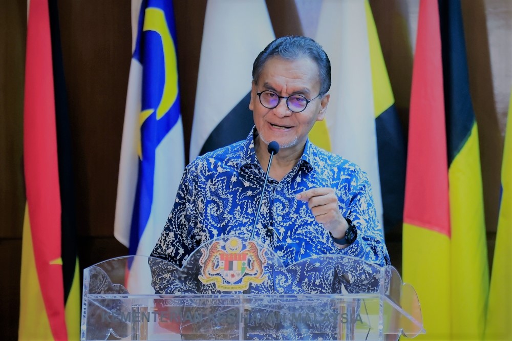 Putting People First: Health Minister Praises Progress on Transparent Medicine Pricing and Lung Health Advocacy