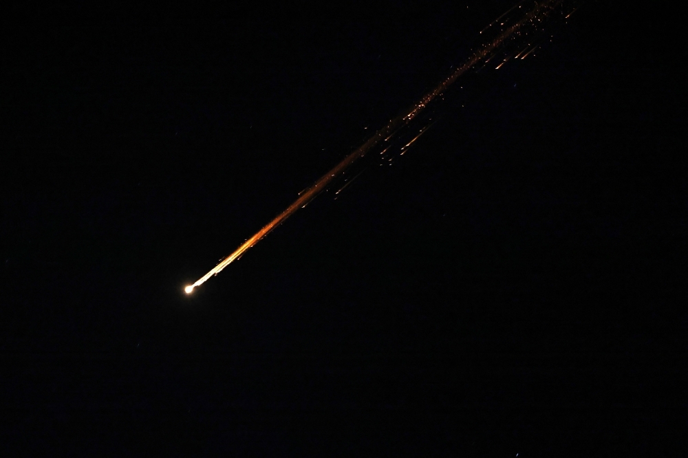 Iran Launches Hypersonic Strikes on Tel Aviv as Trump Demands ‘Unconditional Surrender’