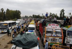 Highway Blockage Halts Business: Sopore Fruit Mandi Announces Two-Day Shutdown