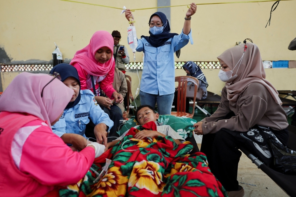 Over 1,000 Indonesian Students Fall Ill in West Java Amid School Meal Crisis
