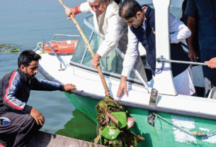 J&K L-G Manoj Sinha Leads Dal Lake Cleanliness Drive Under ‘Sewa Parv’ — Rejuvenation Efforts Bring New Life to Srinagar's Iconic Water Body