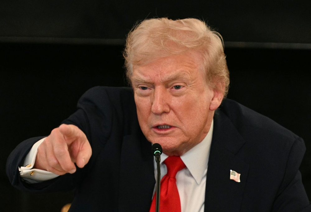 Trump Calls for Arrest of Illinois Leaders Amid Immigration Crackdown