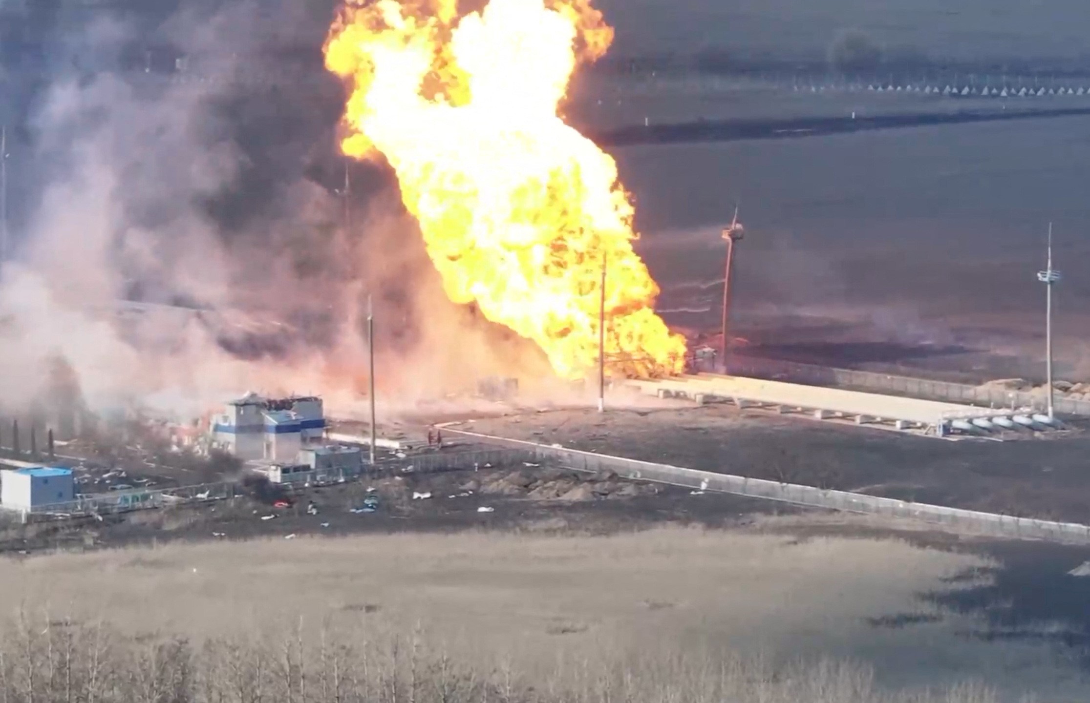 Russia Claims Destruction of 90 Ukrainian Drones Overnight, Prompting Airport Closures and Injuries in Tver