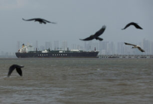 ships begin paying as iran reports first earnings from hormuz strait tolls