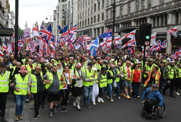 ‘Make England Great Again’ Rally Brings Massive Crowds to London Amid Counter-Protests and Heavy Police Presence