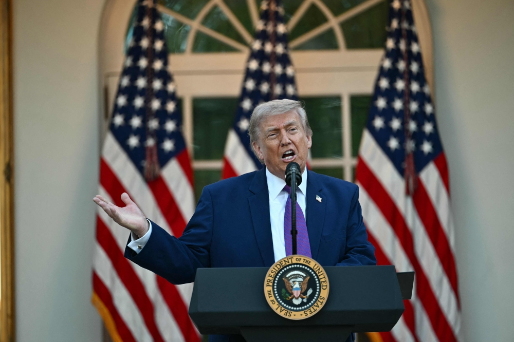 Trump warns ceasefire is on “life support” as Iran signals readiness for confrontation