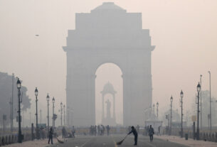 New Delhi rolls out major electric vehicle push to fight worsening air pollution crisis