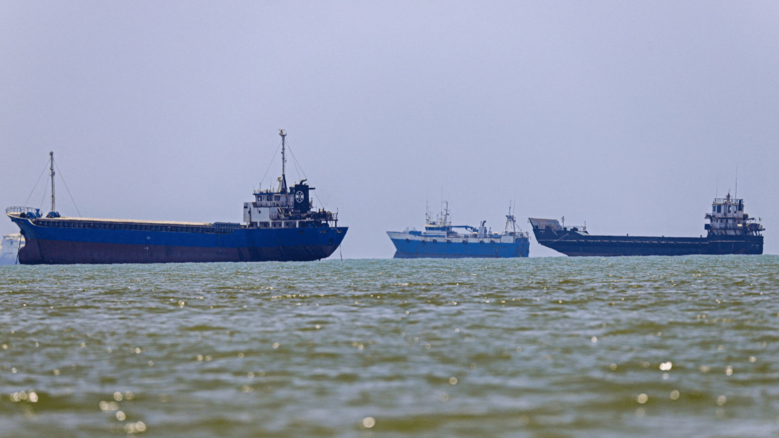Iran tightens Strait of Hormuz blockade after intercepting six more vessels