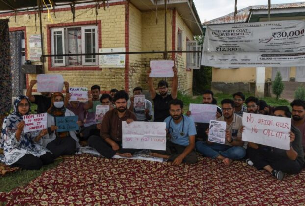 SKIMS Bemina Issues Show-Cause Notice to Striking Medical Interns
