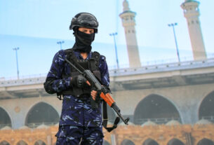 Saudi Arabia issues ‘hostile aerial threat’ alert as explosions are heard in Riyadh